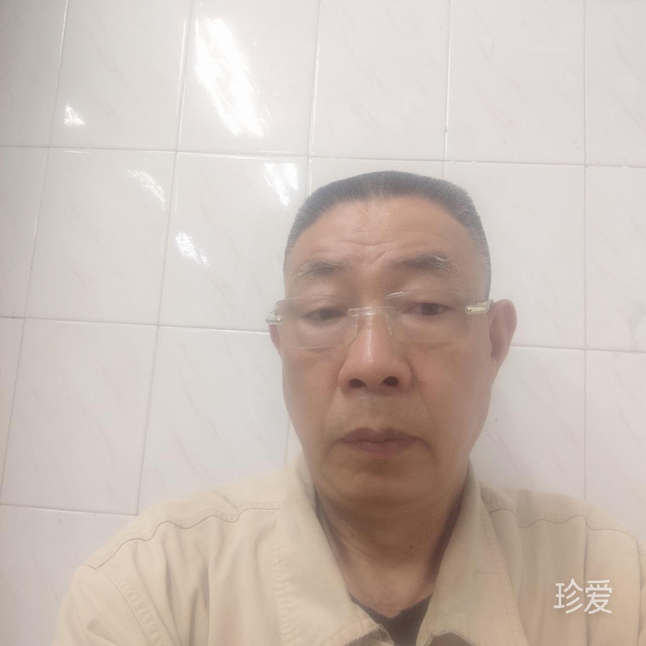 敖默的冲锋衣