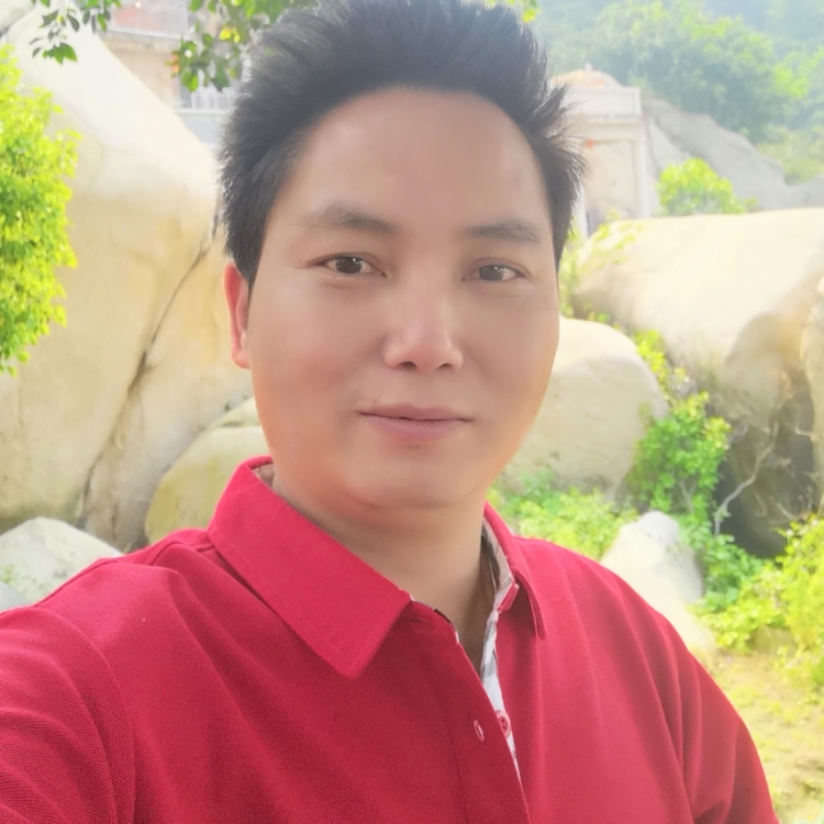 閉仩雙眼默默等待