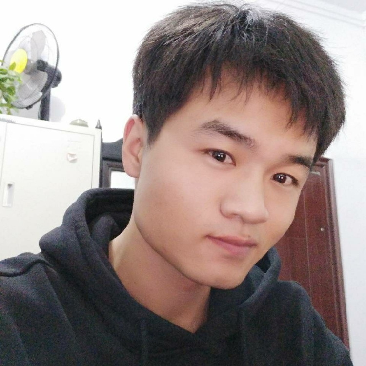 六塊腹肌的董先生