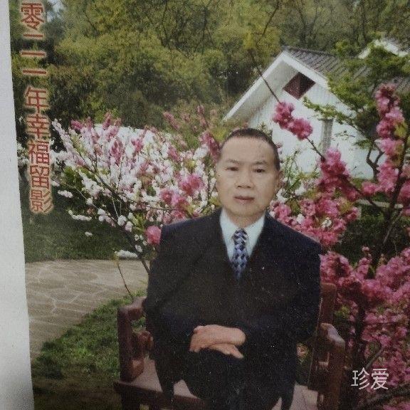 接近透明的蓝