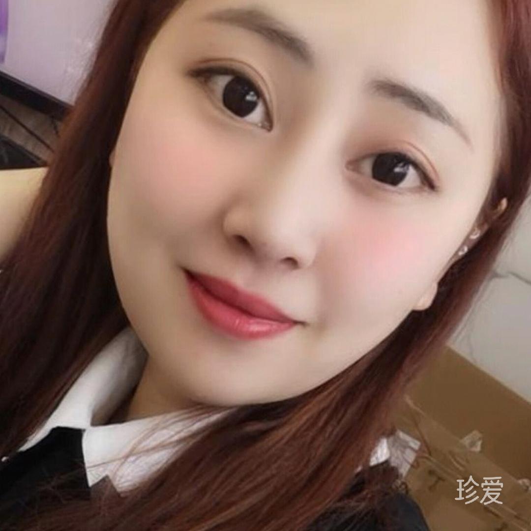 开着跑车摆地摊