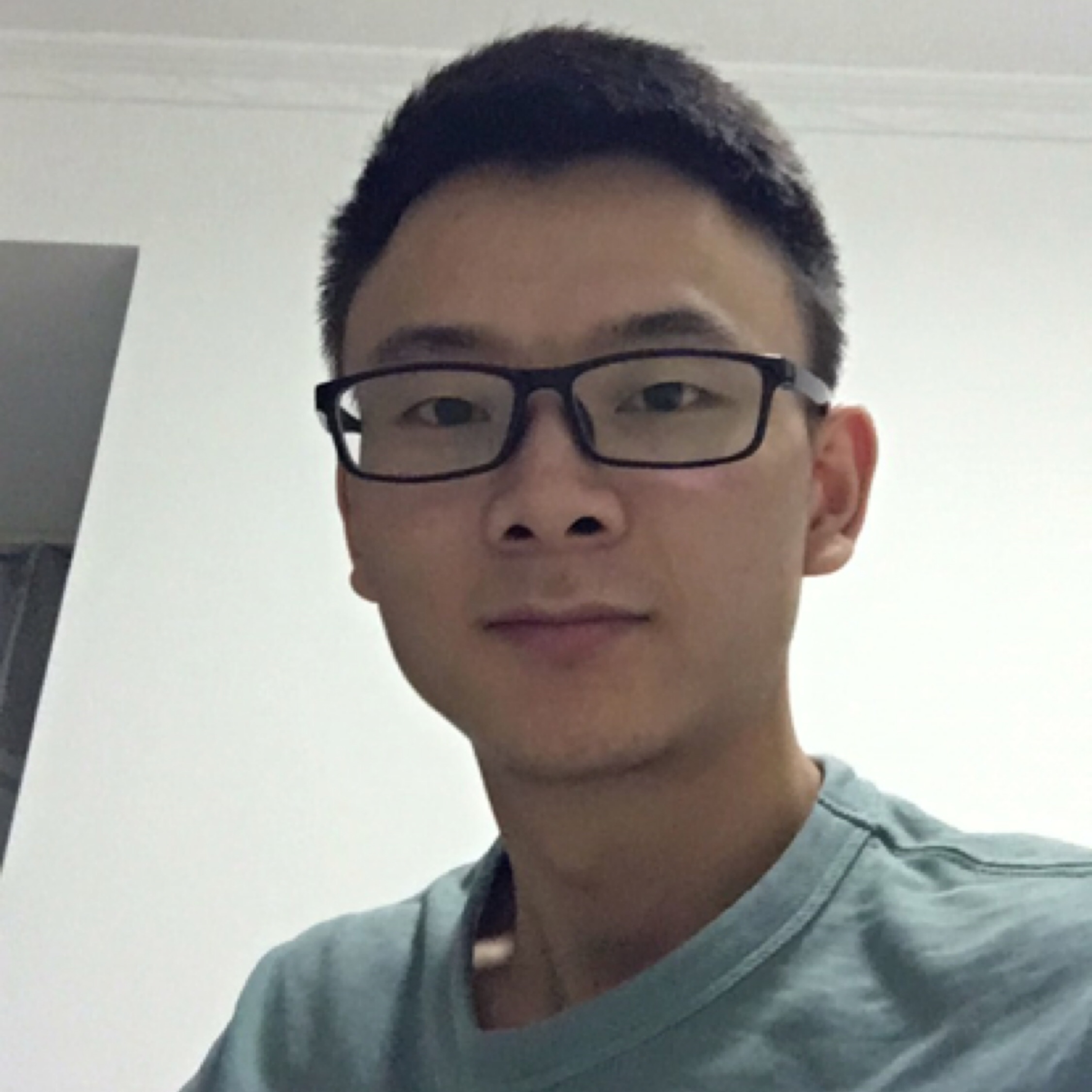 獨(dú)自仰望天空