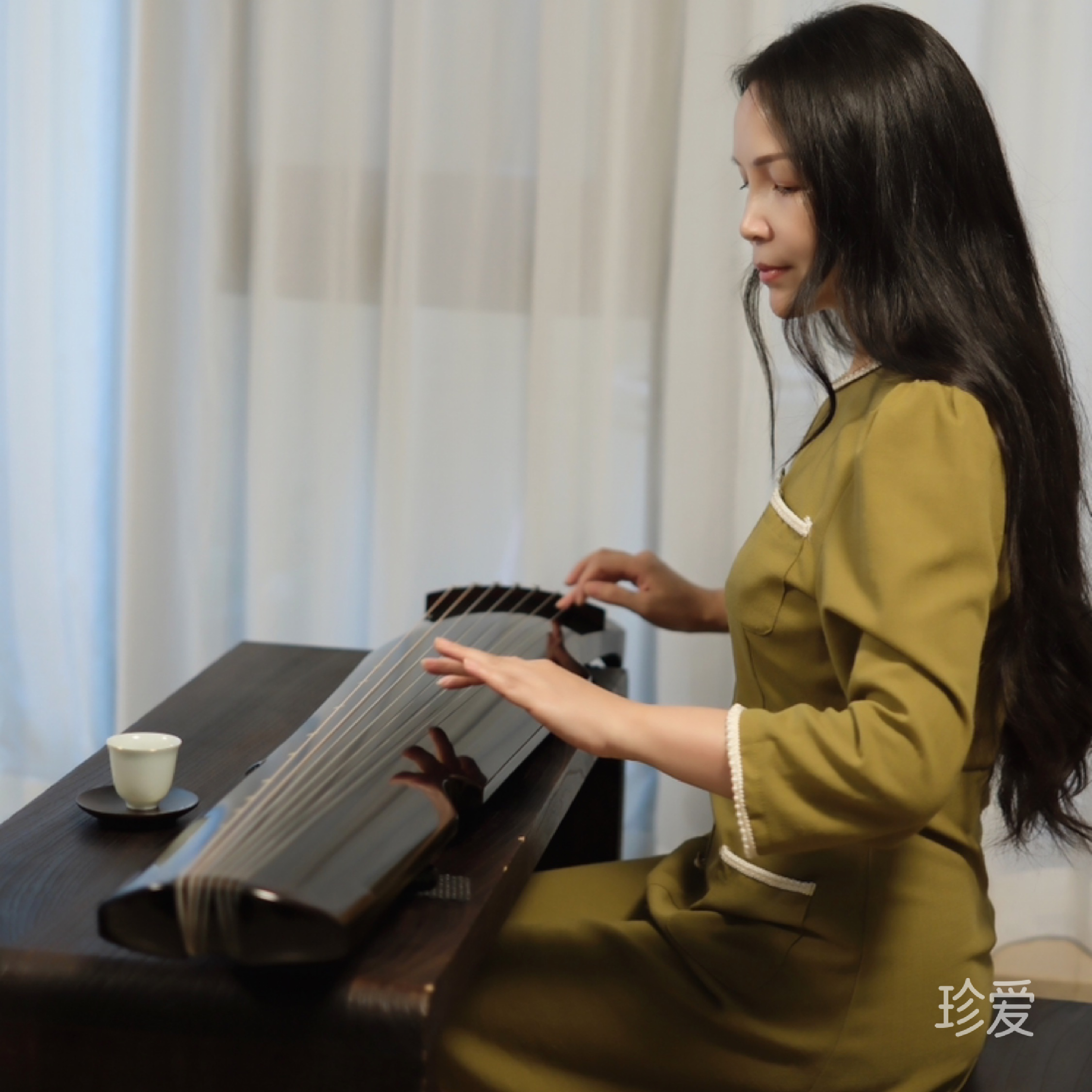 細(xì)雨無(wú)聲