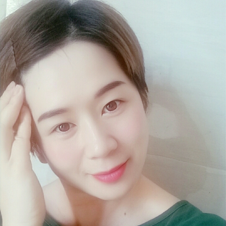 应该甜美的笑了