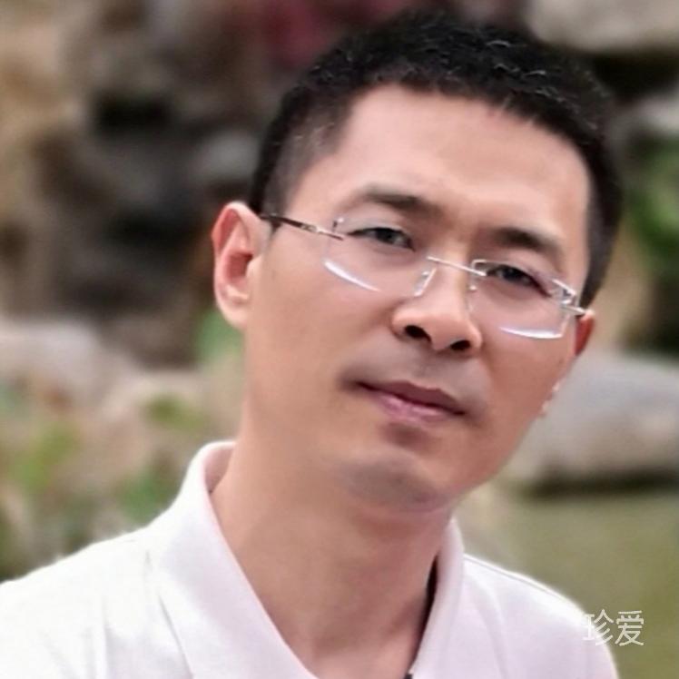 晓巧整洁的在剧院