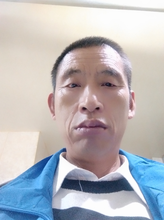 無緣同屋難相認