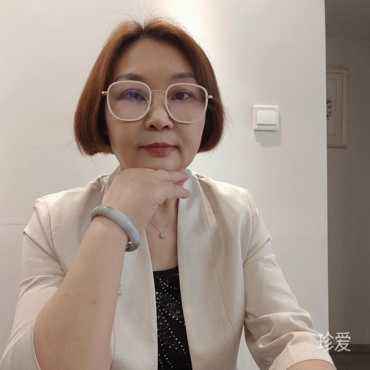 風(fēng)中紅絲巾