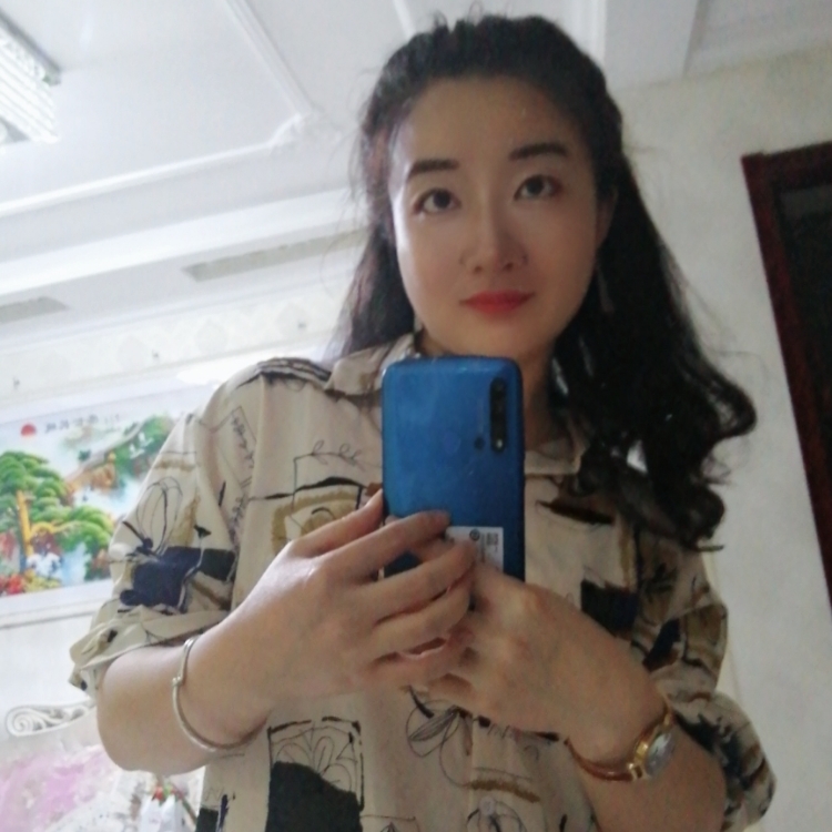 黑夜下的小姑娘