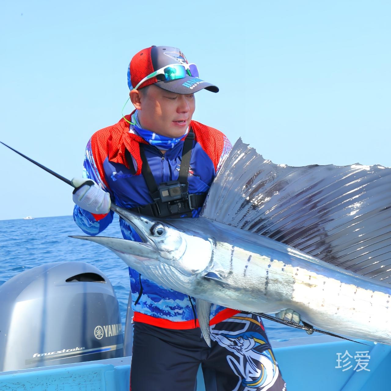 手持罗盘的旅人