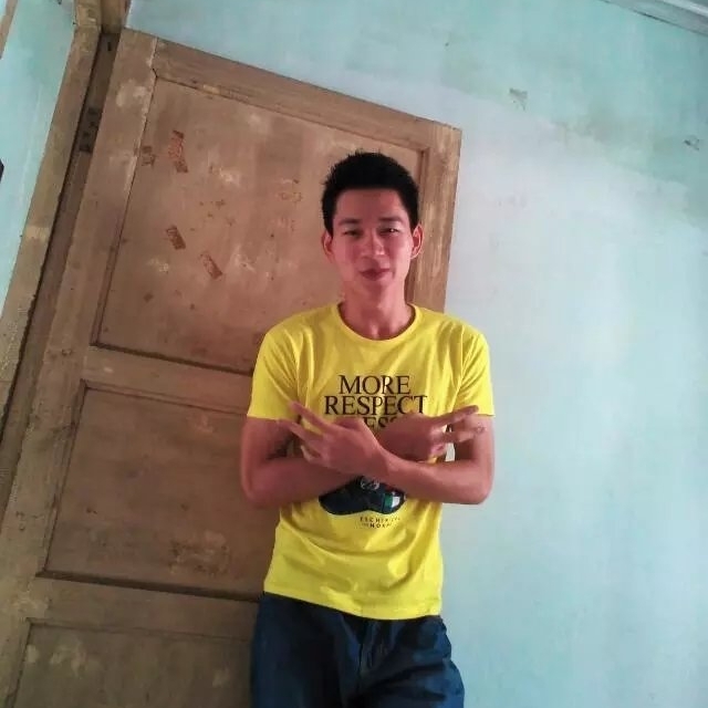 粟家豪单眼皮男孩