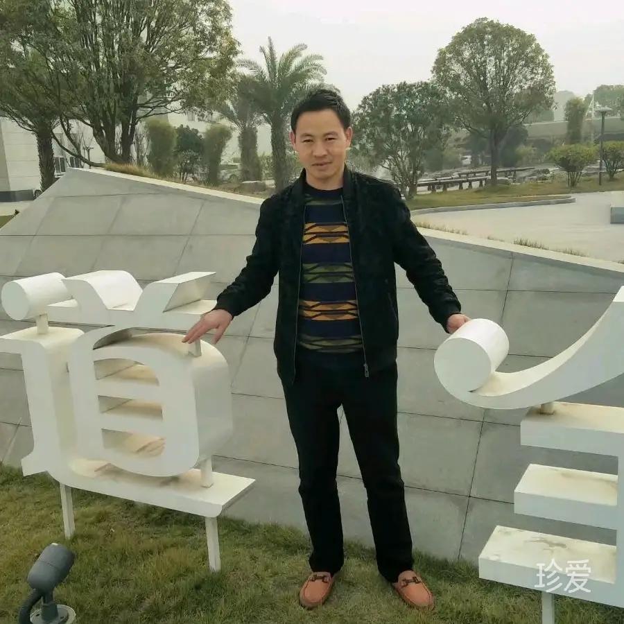幸福的黑眼圈