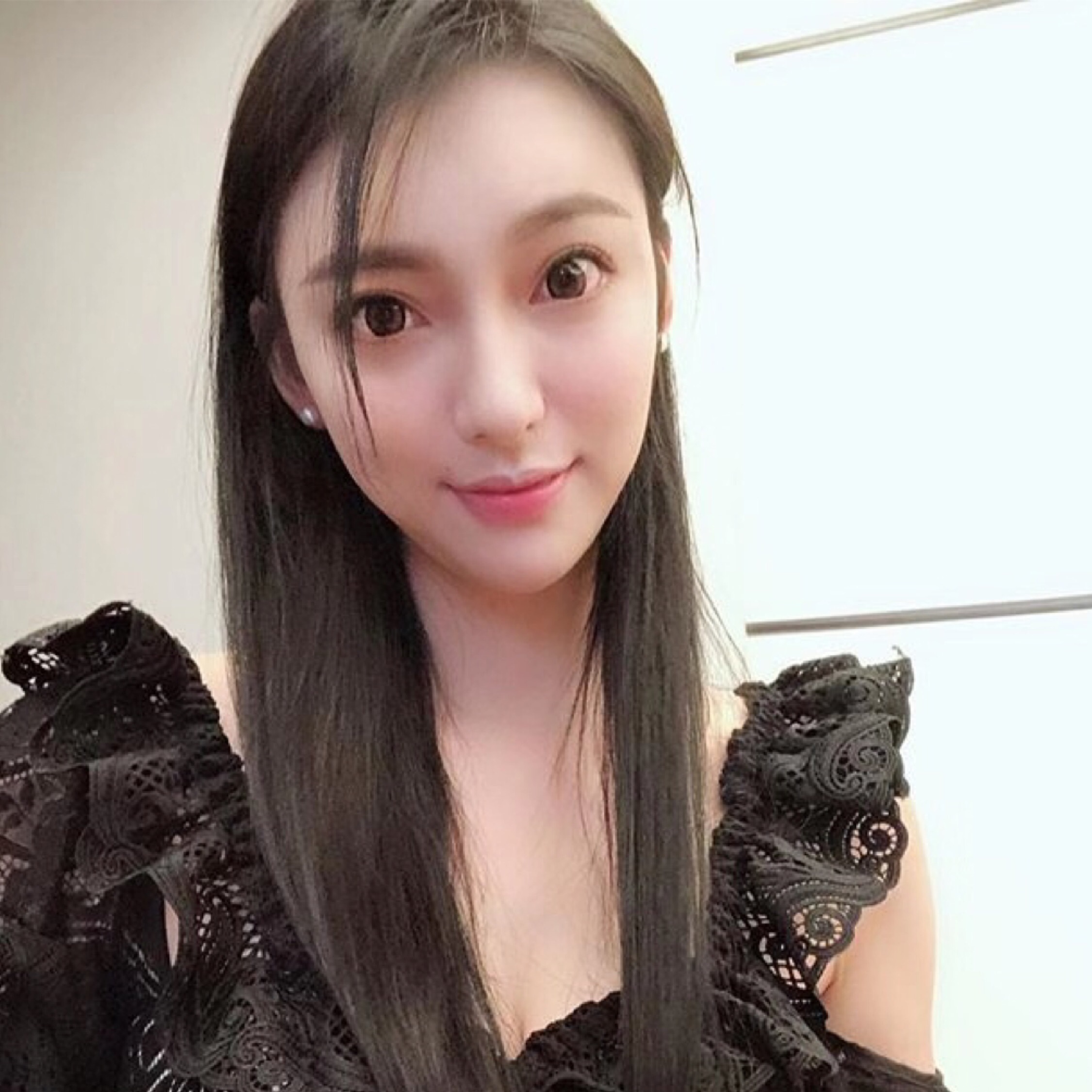 為人低調(diào)的小何