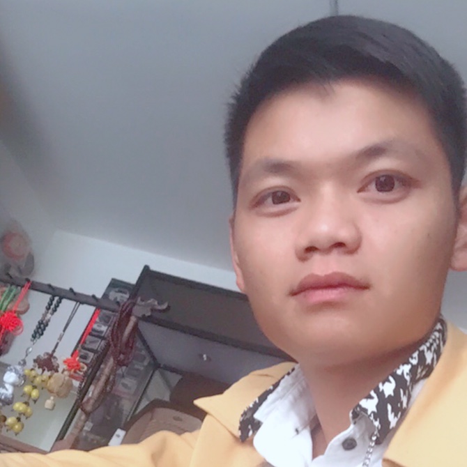 獨(dú)自仰望天空