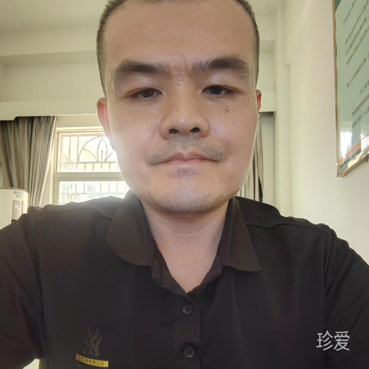 何鹏