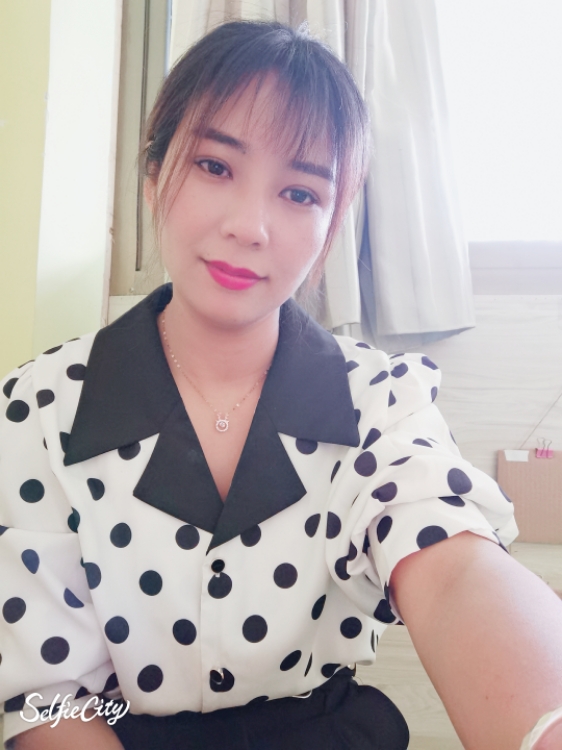 傲雪寒梅為君開