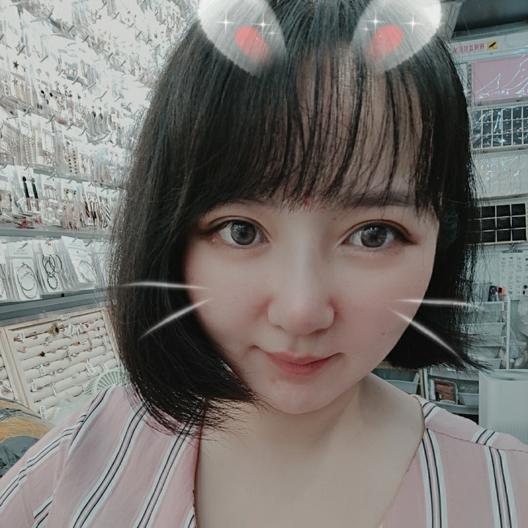 向萍惆怅的在机场