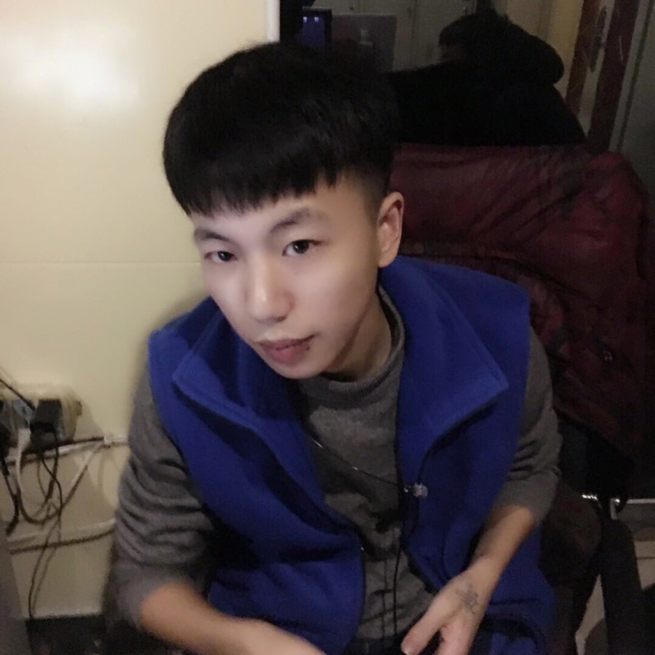 她只是經(jīng)過(guò)