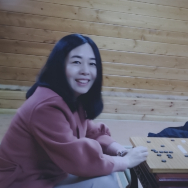 共剪輕瓊做物華