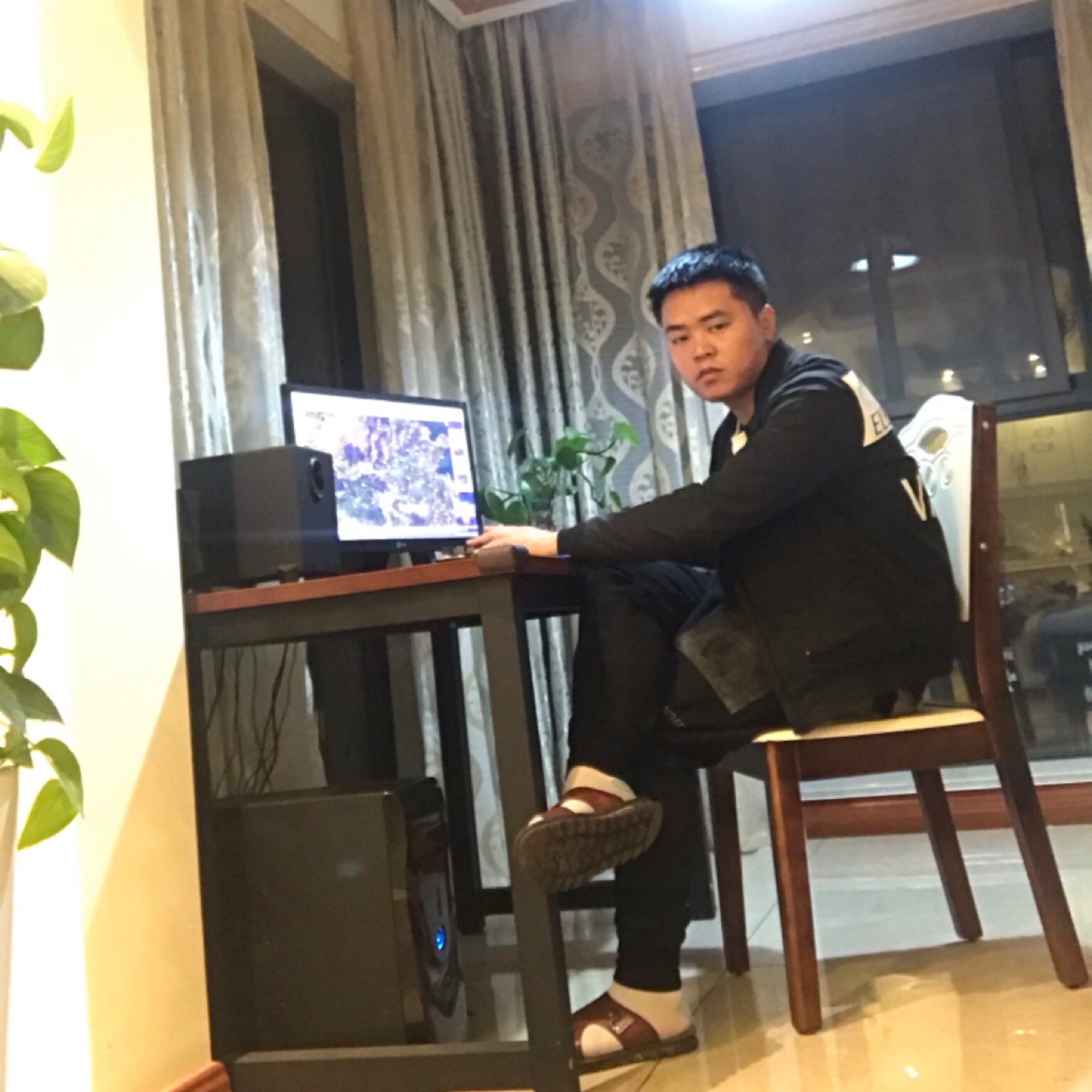 一个非丑的男人