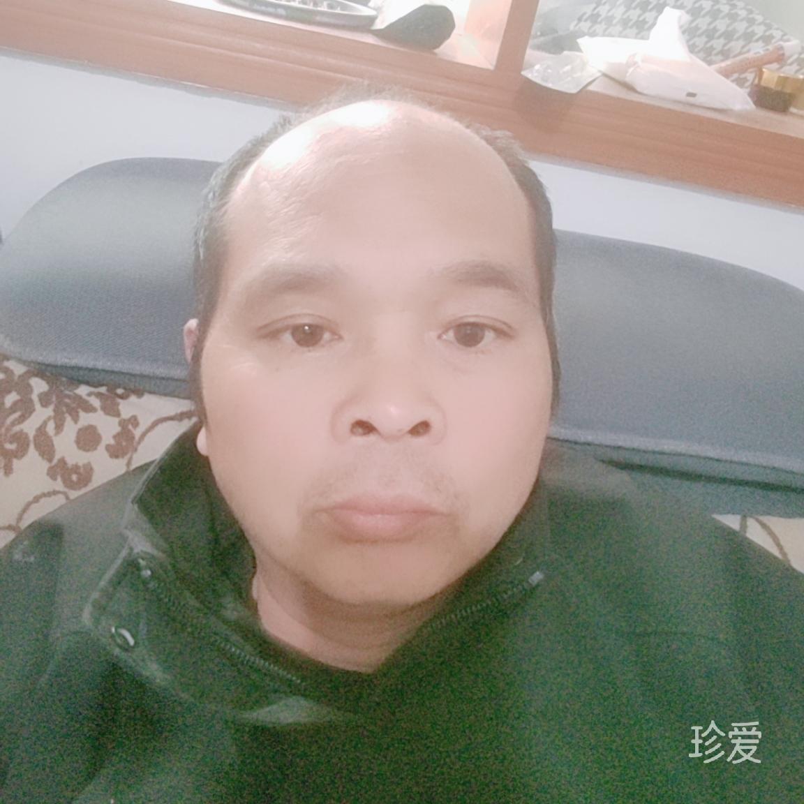 閉仩雙眼默默等待