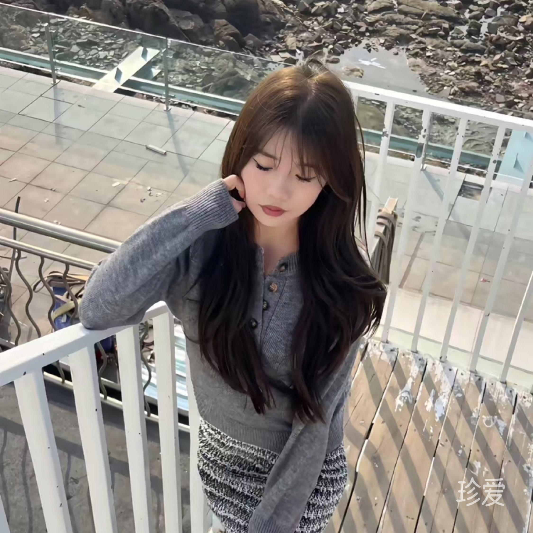 哼休想和我贴贴