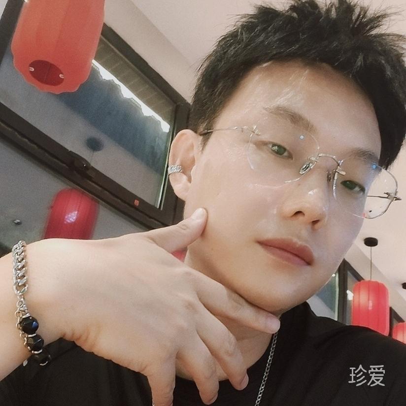 一只小虾虾