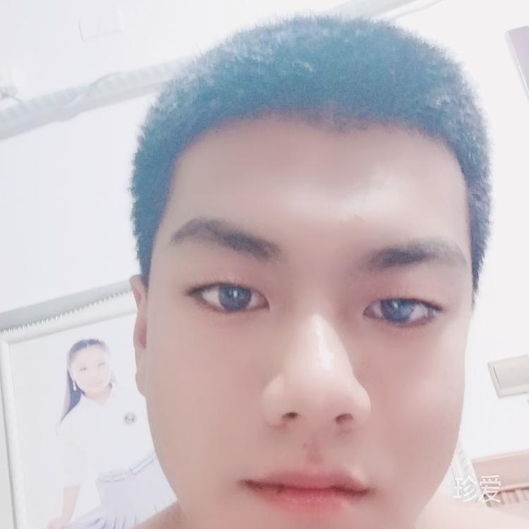 快樂(lè)的男孩