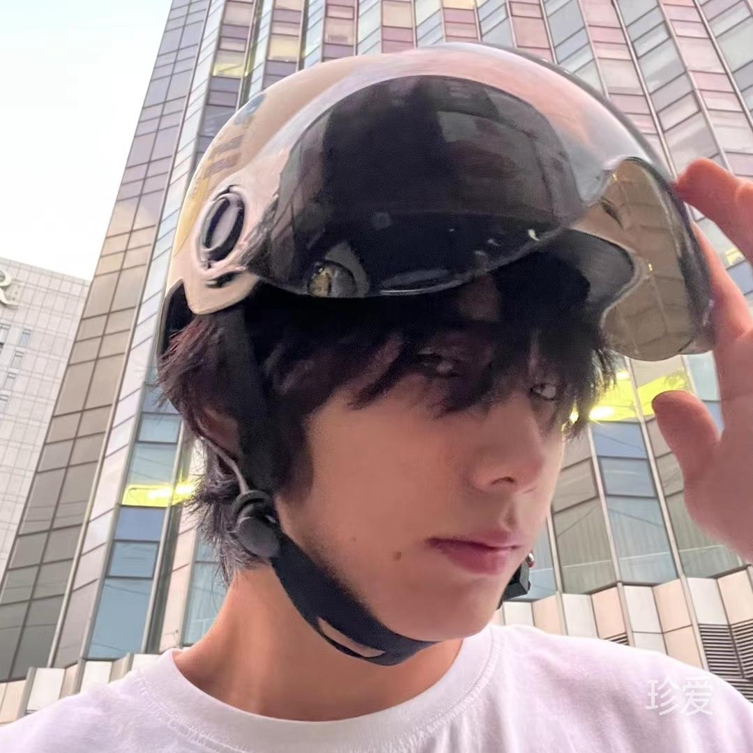 無緣同屋難相認