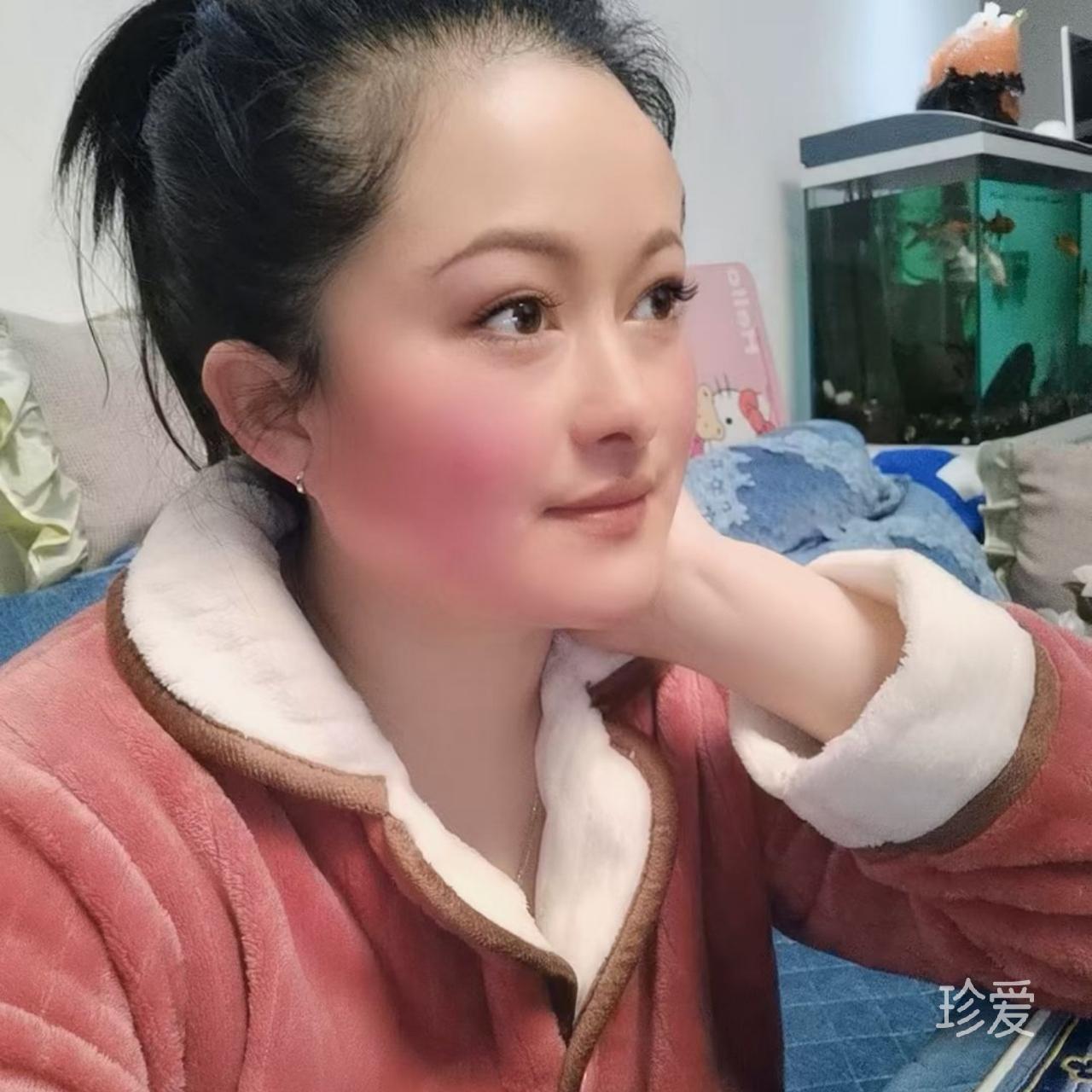 王霞