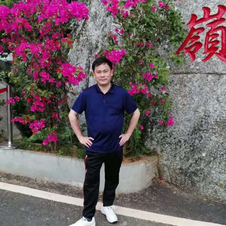 怀爱不遇的男人