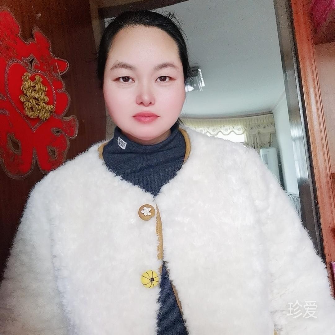 夜空下的白玫瑰