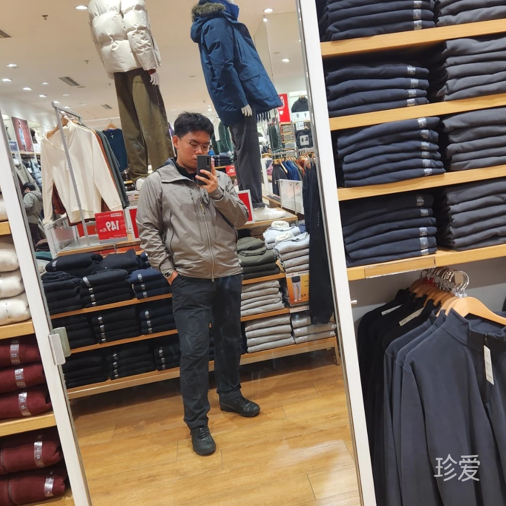 藍(lán)天下的影子