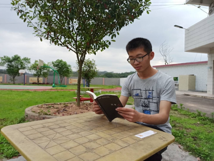 橋上看風(fēng)景