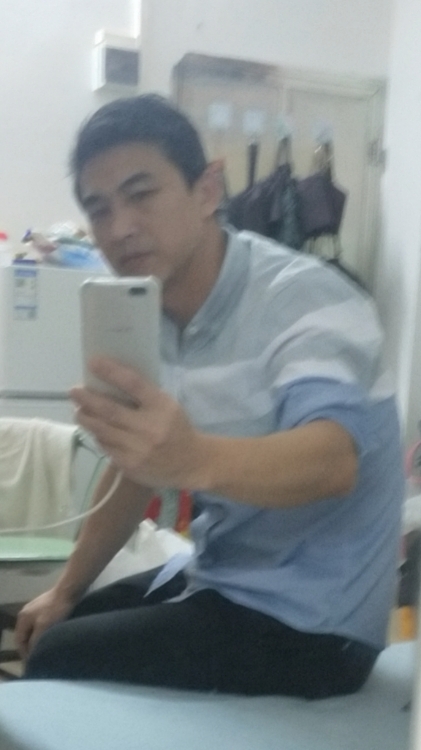 愛丄香煙菂娚亼