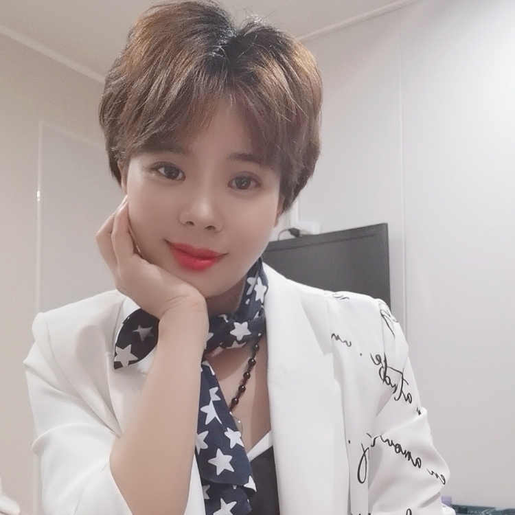 有點拽的小姐姐