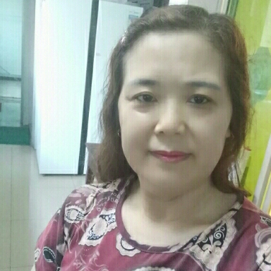 笑顏如花的女子