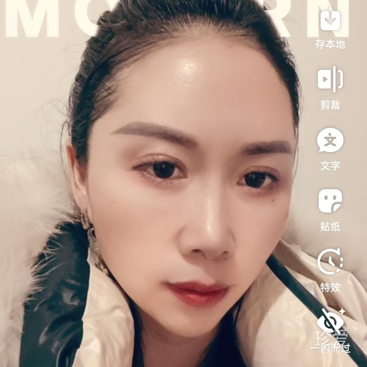 海風(fēng)吹著碎花裙