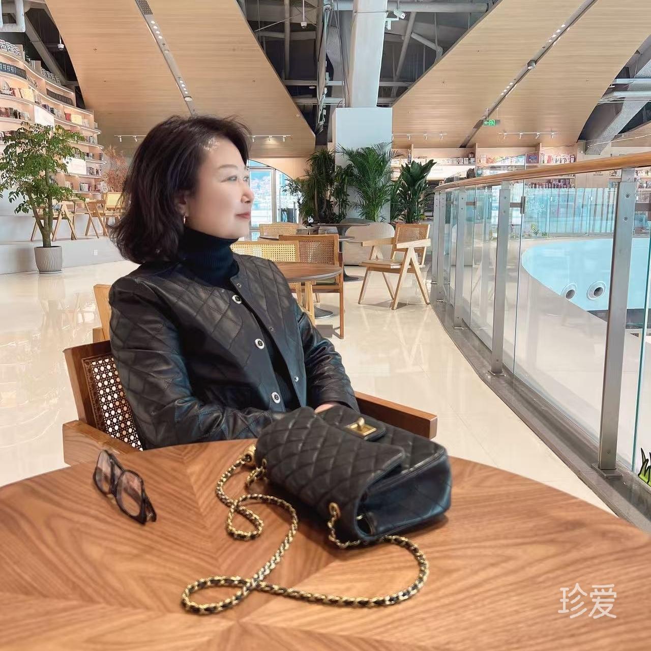 窗边的蔷薇