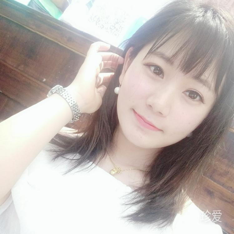 有啤酒肚的小姐