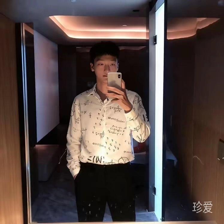 蓝天下的影子