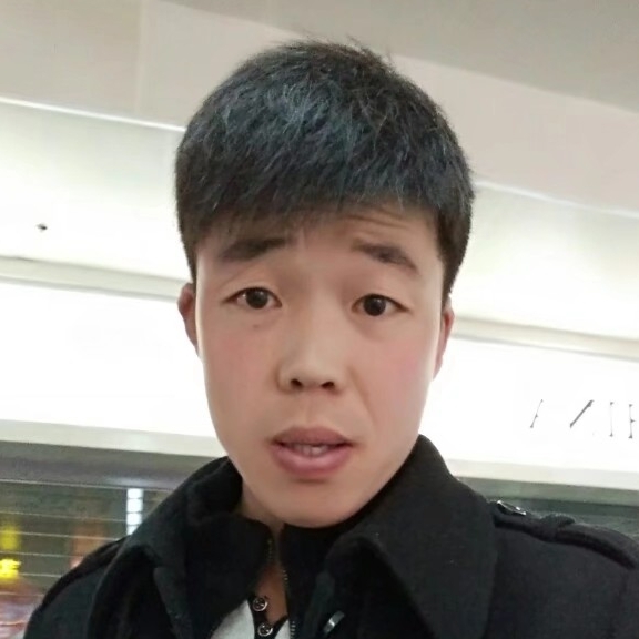 走在迷霧的小巷里