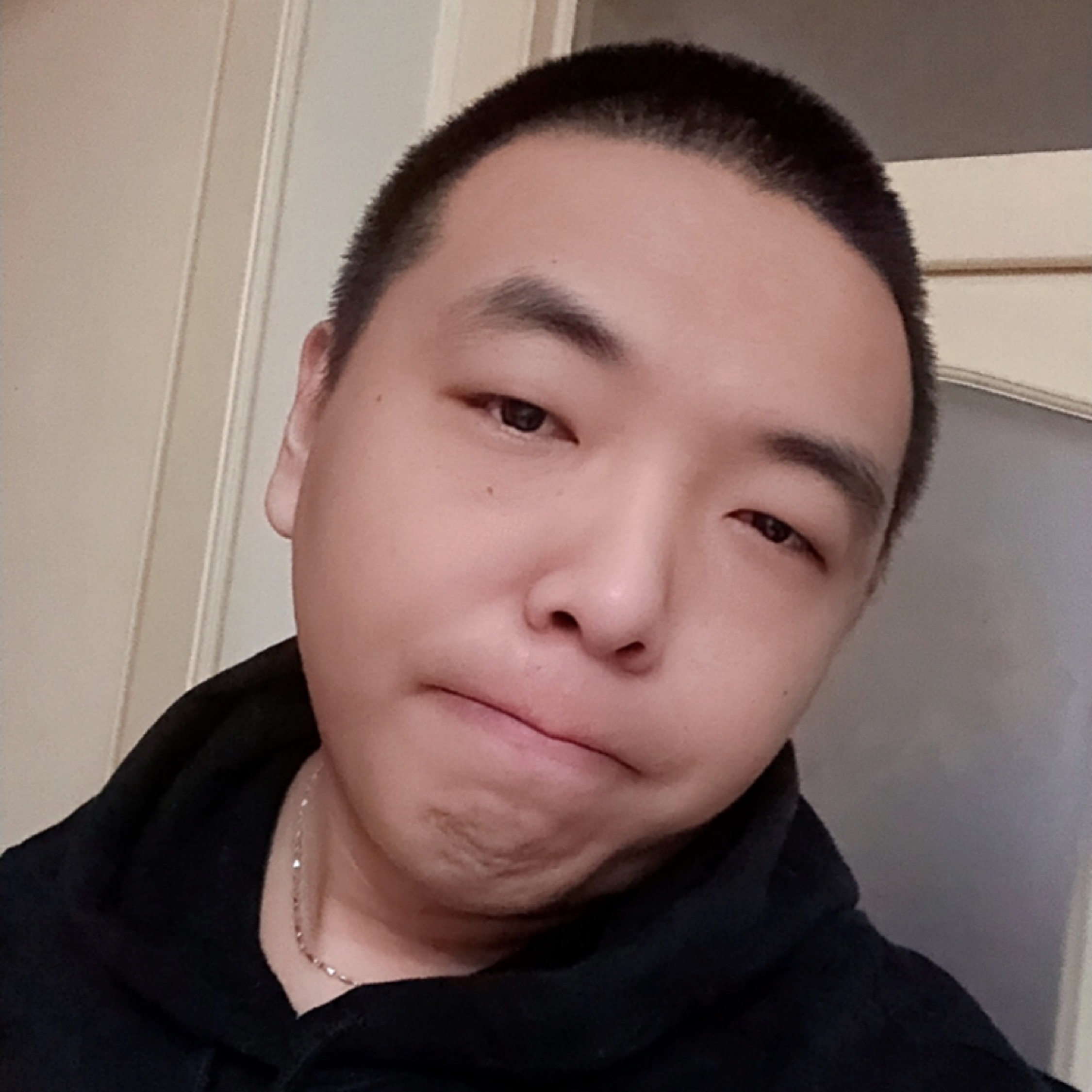 強(qiáng)顏歡笑