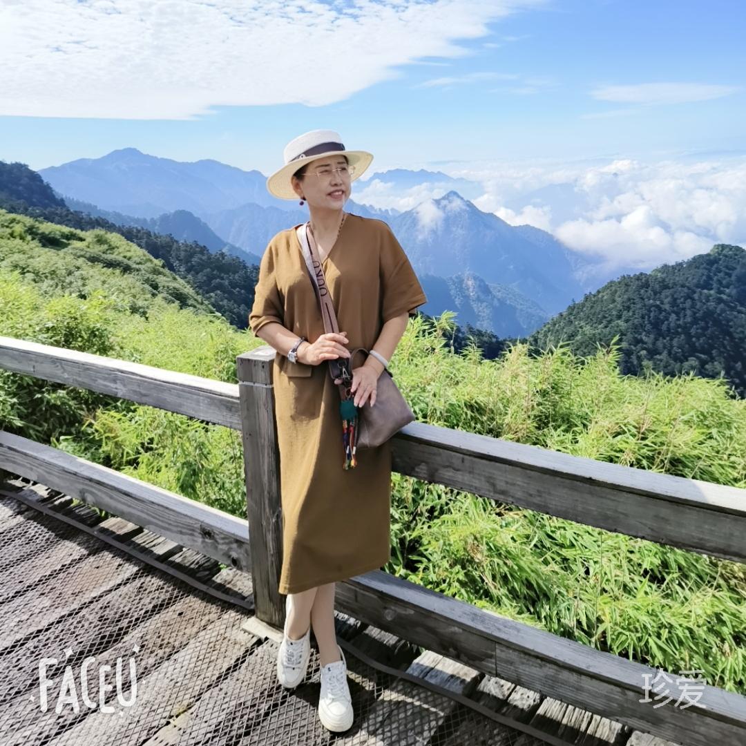 風(fēng)雨過(guò)后是彩紅