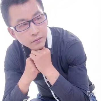 一个人在走