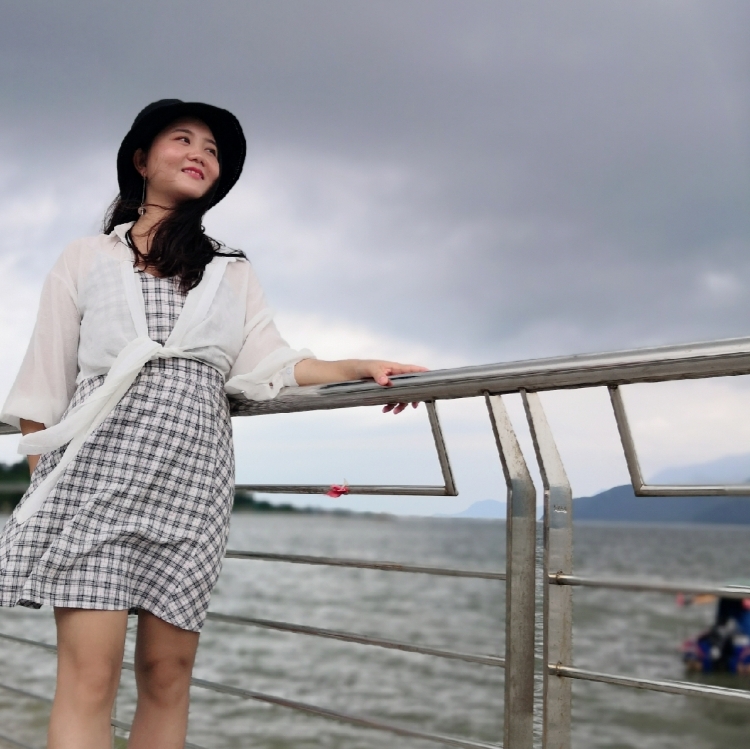 并肩于雪山之巔