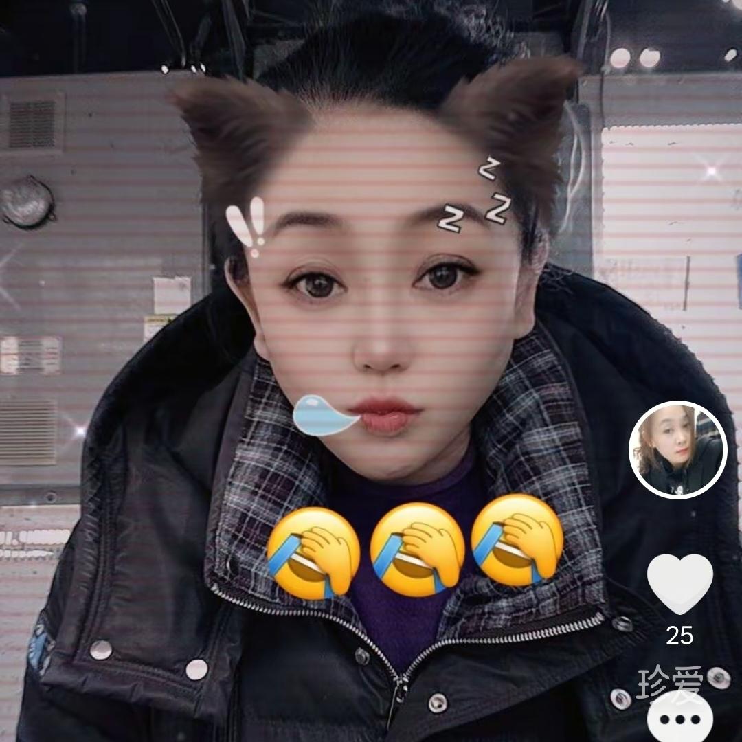 一个人在路上行走