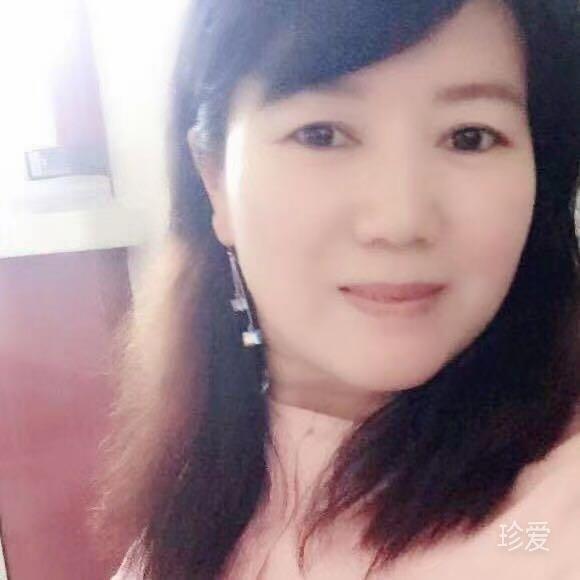 海風(fēng)吹著碎花裙