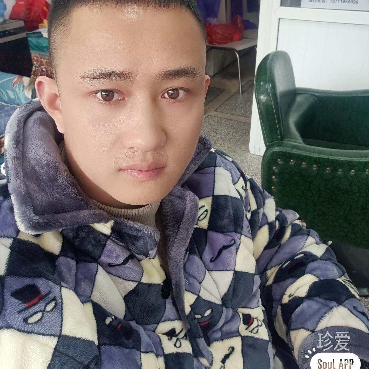 坐看山水笑癡情