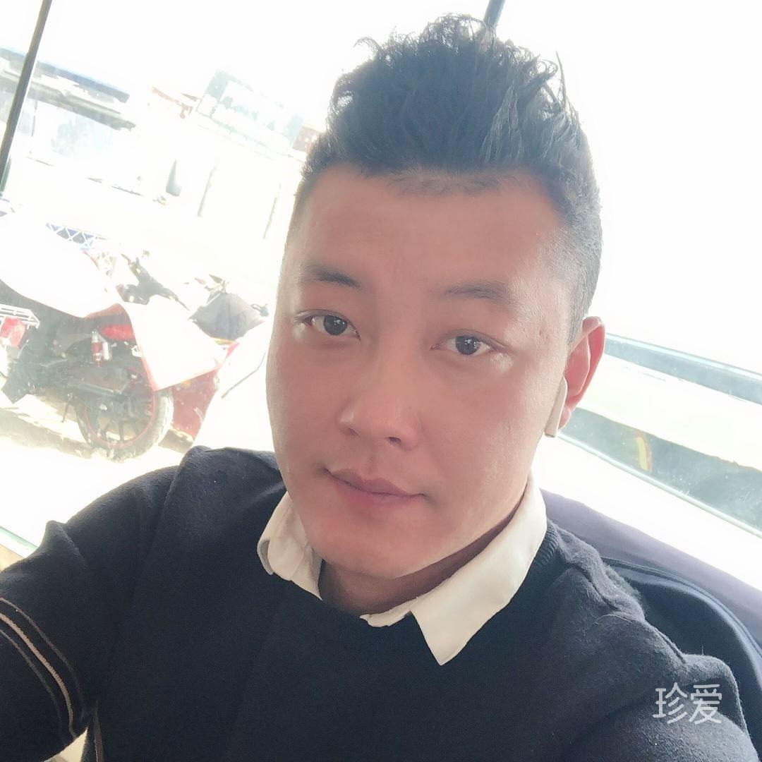 八颗牙齿晒太阳