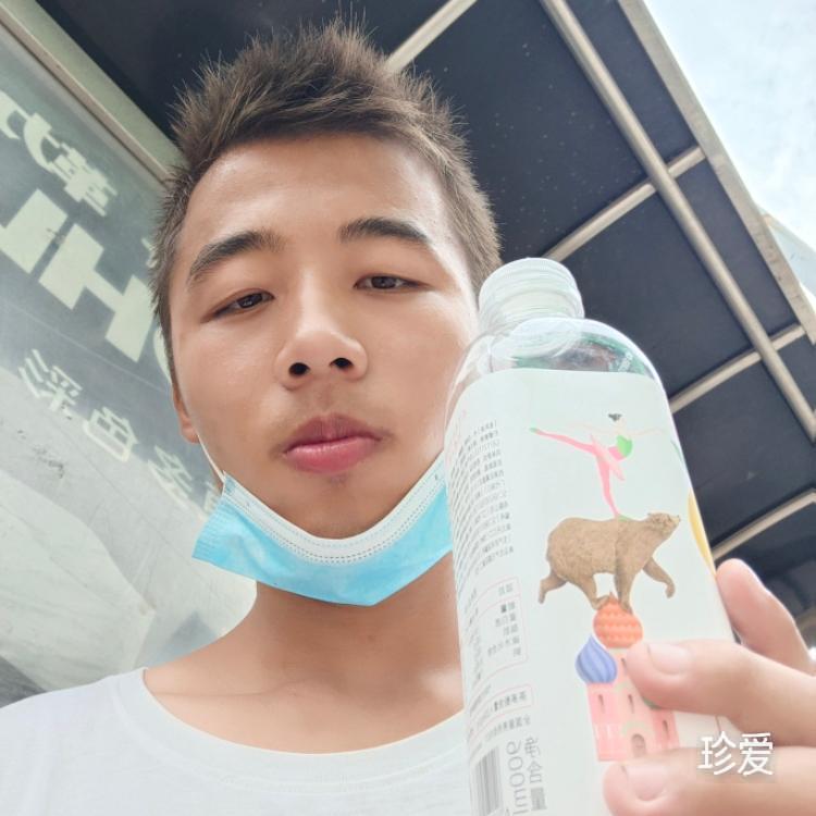 晚上孤寂的男人